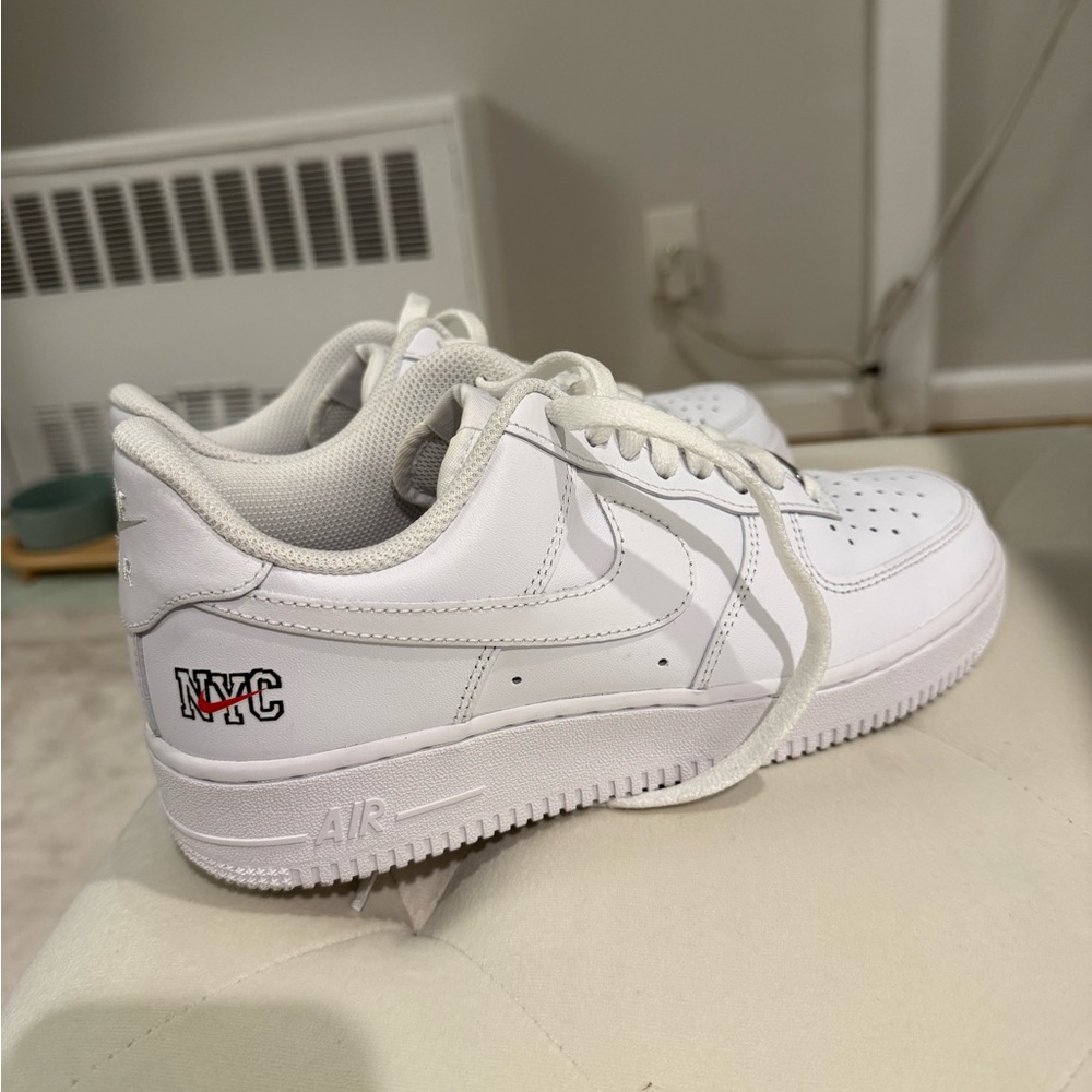 Nike White Air Force 1 NYC Sneakers Men’s sz 8 - Picture 4 of 7